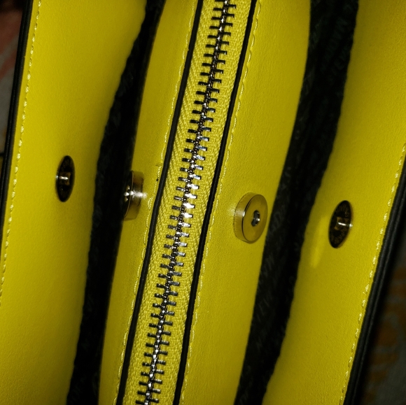 Steve Madden Yellow Crossbody - Picture 5 of 8